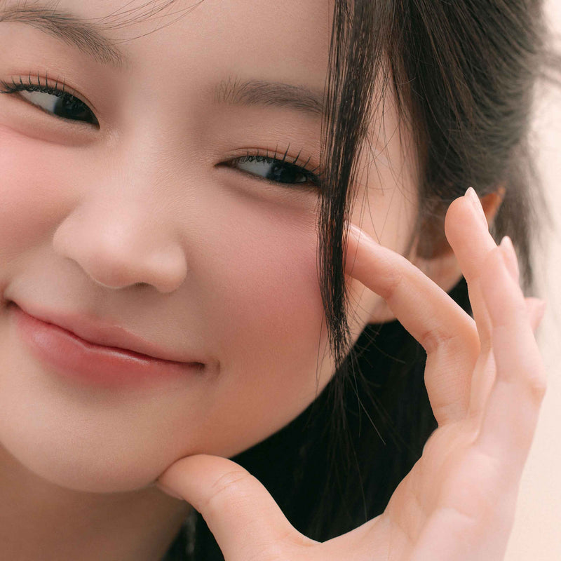 Peach C Cheerful Blusher - 5 shades MODEL SHOTS (4g)