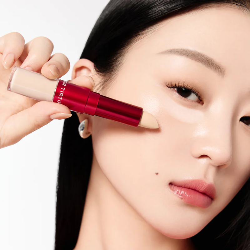 TIR TIR Glide & Hide Blurring Concealer (8g) Skin Cupid MODEL